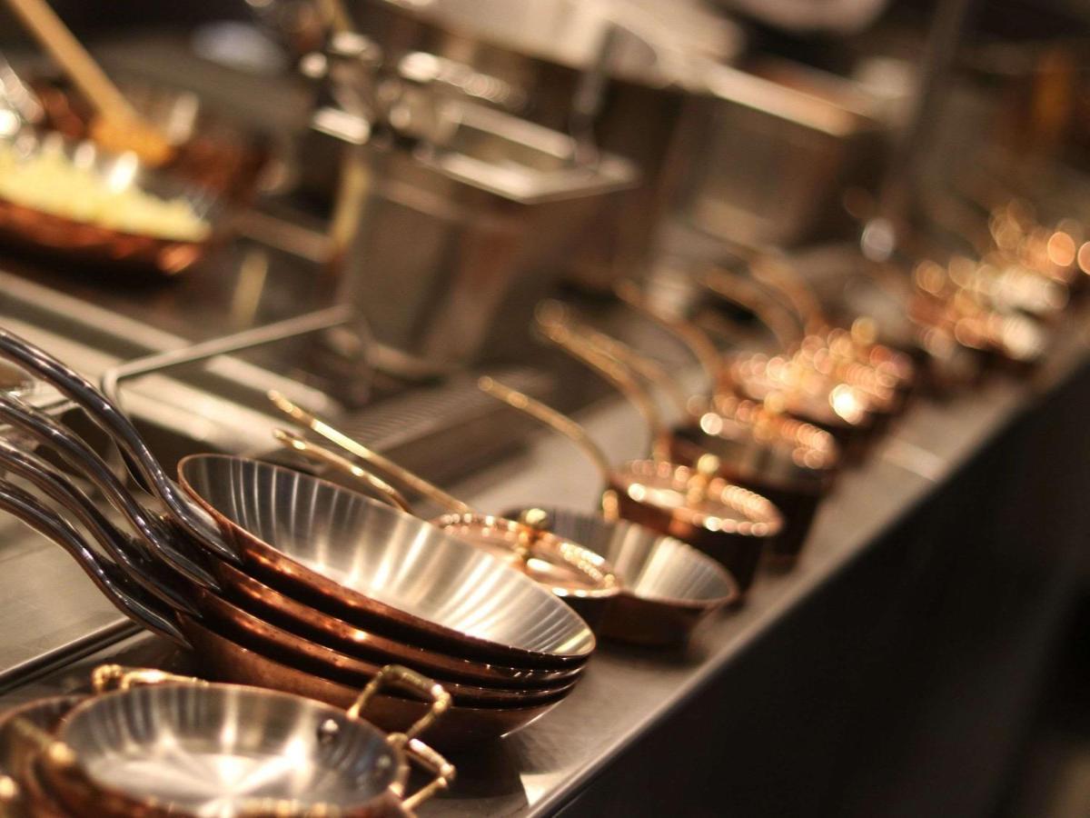 Moevenpick Hotel Du Lac תוניס מראה חיצוני תמונה A variety of pans