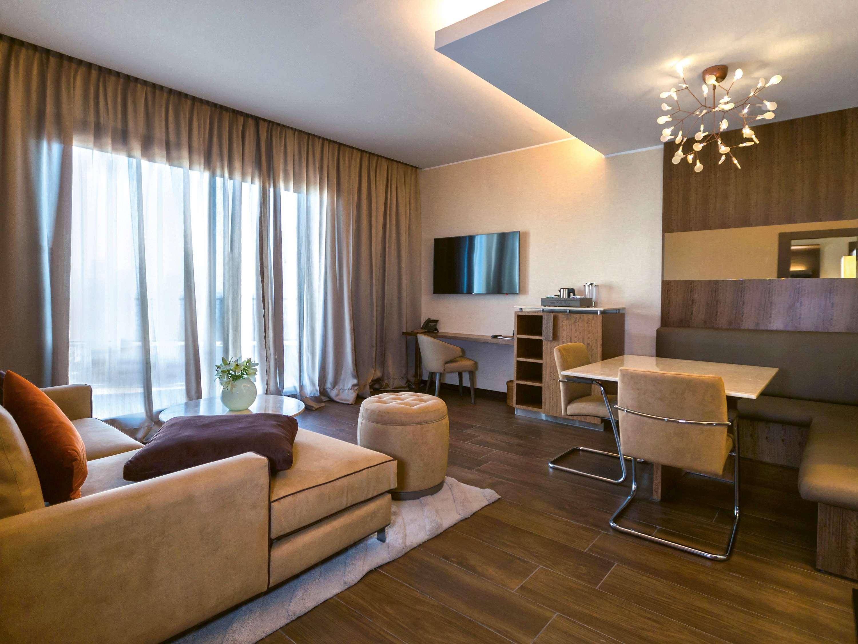 Moevenpick Hotel Du Lac תוניס מראה חיצוני תמונה A living room in a modern apartment