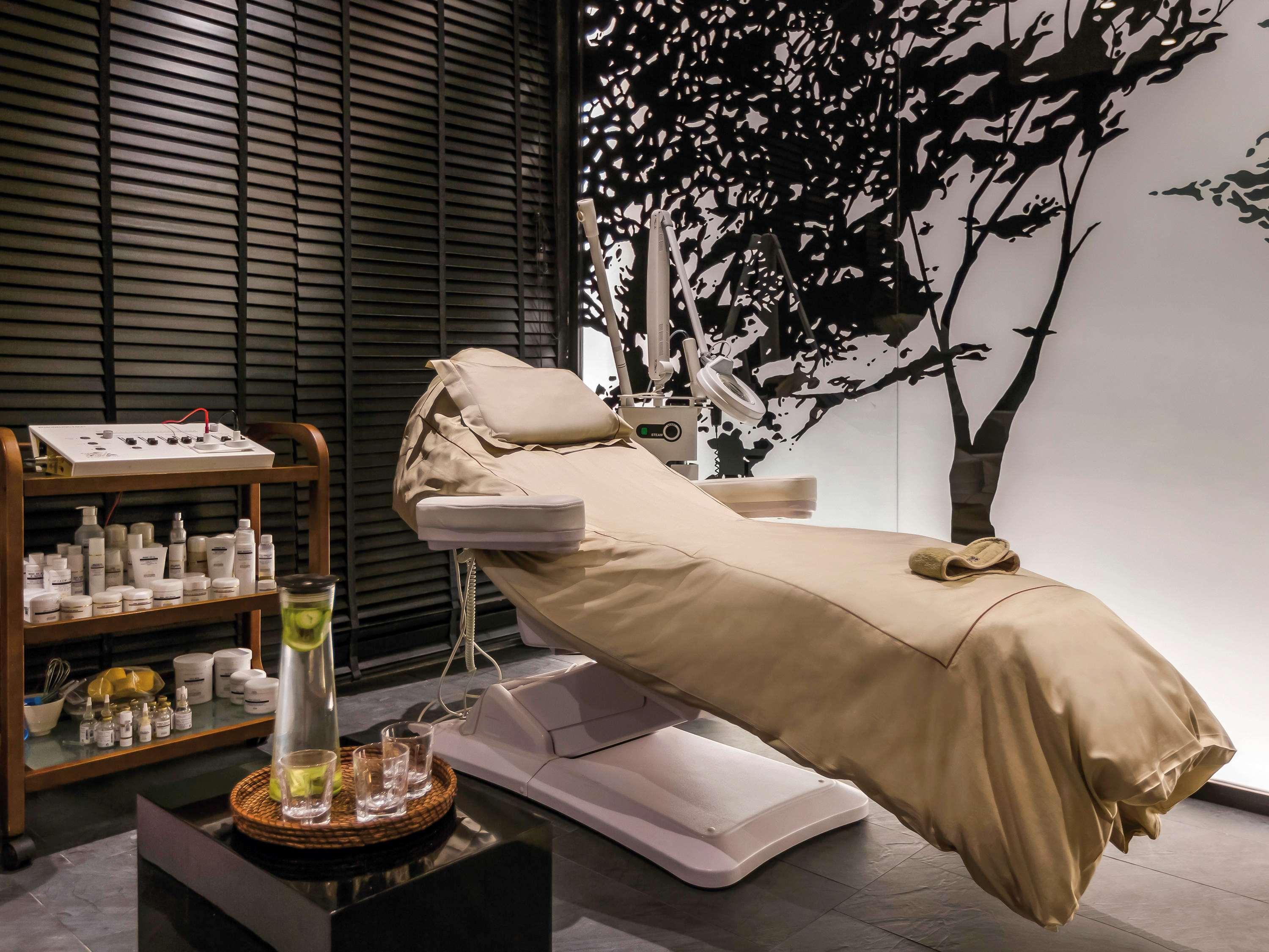 Moevenpick Hotel Du Lac תוניס מראה חיצוני תמונה A treatment room at a spa