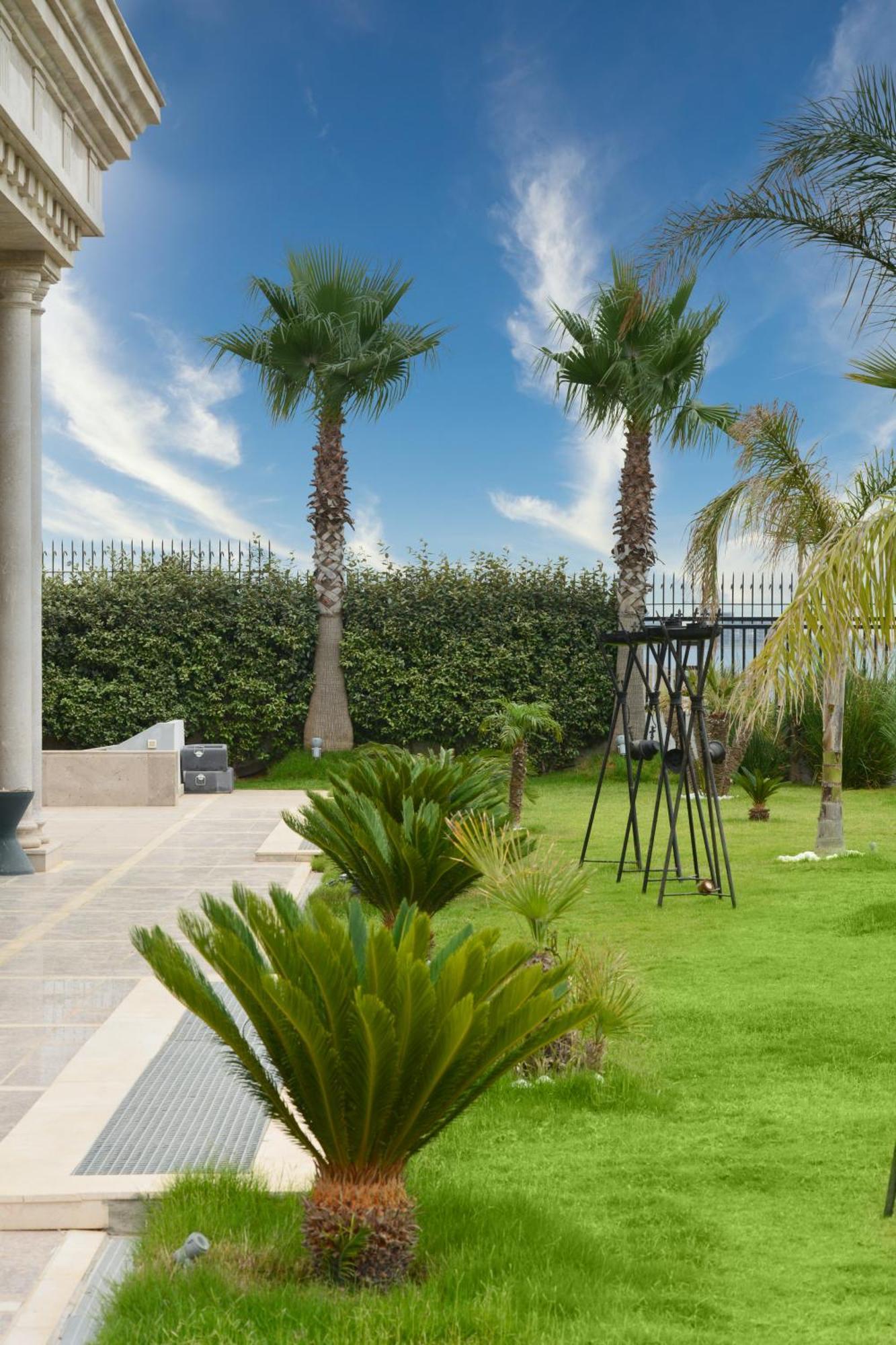 Moevenpick Hotel Du Lac תוניס מראה חיצוני תמונה The garden of the villa