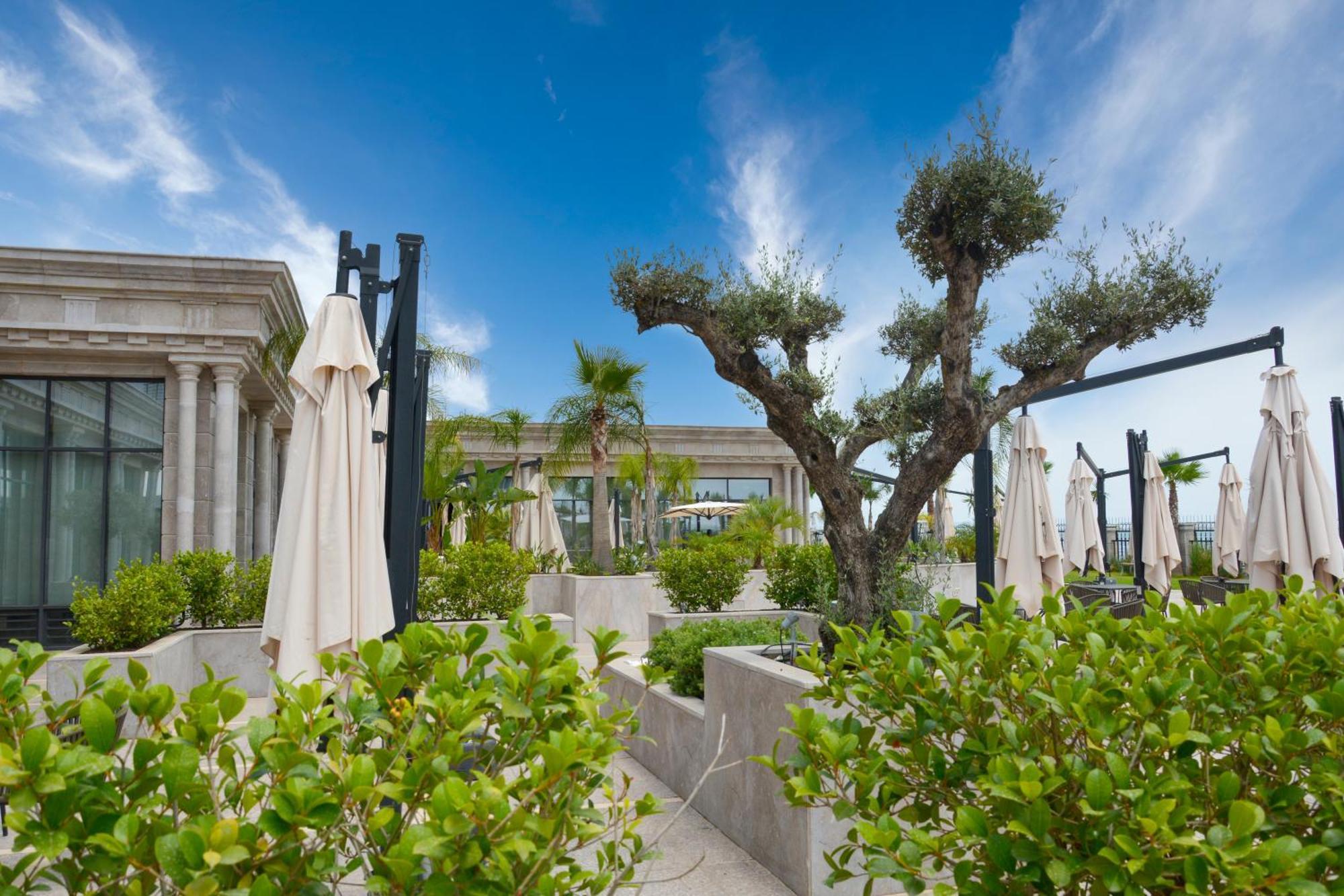 Moevenpick Hotel Du Lac תוניס מראה חיצוני תמונה The hotel's rooftop