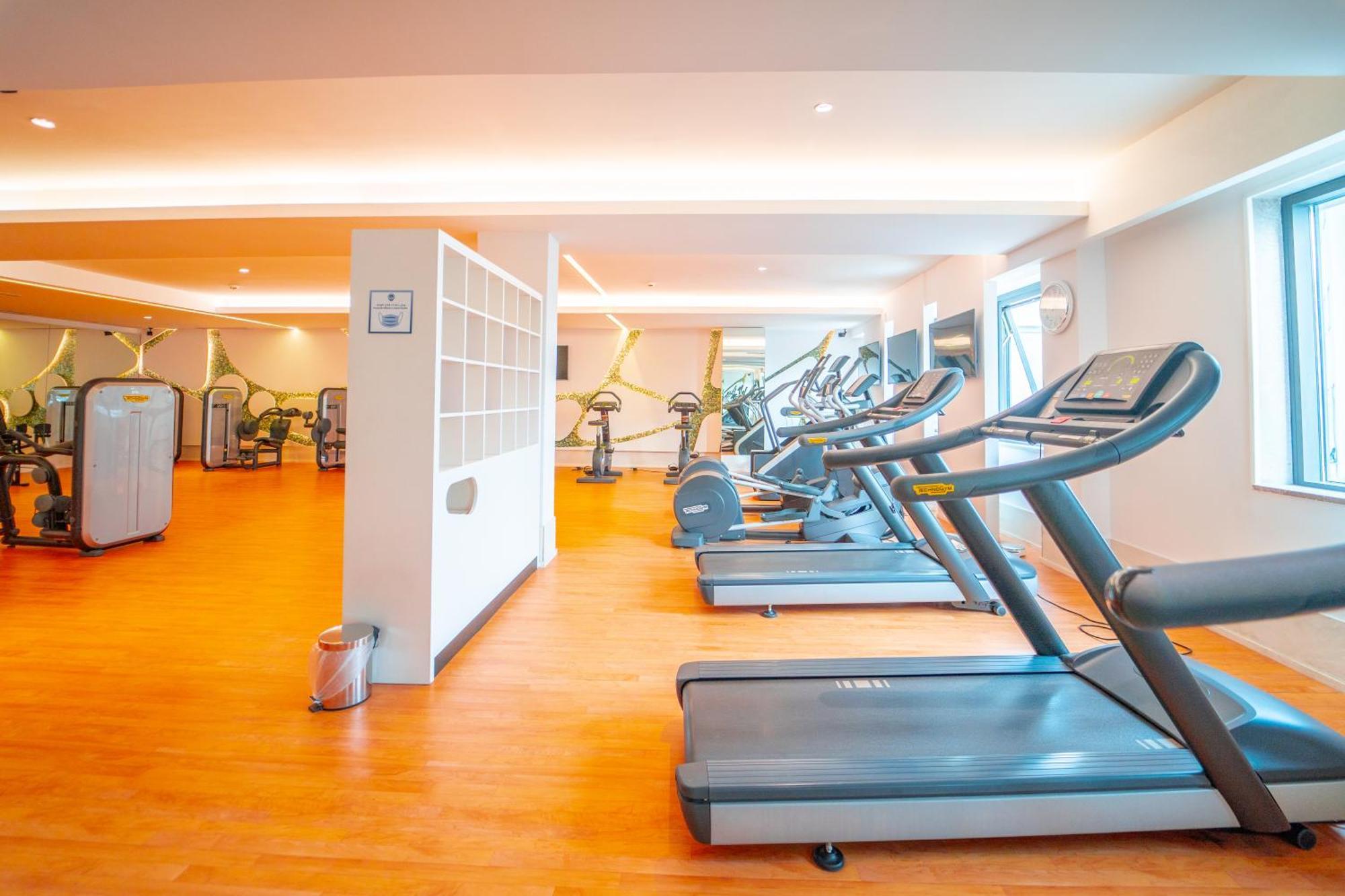 Moevenpick Hotel Du Lac תוניס מראה חיצוני תמונה The gym at the hotel