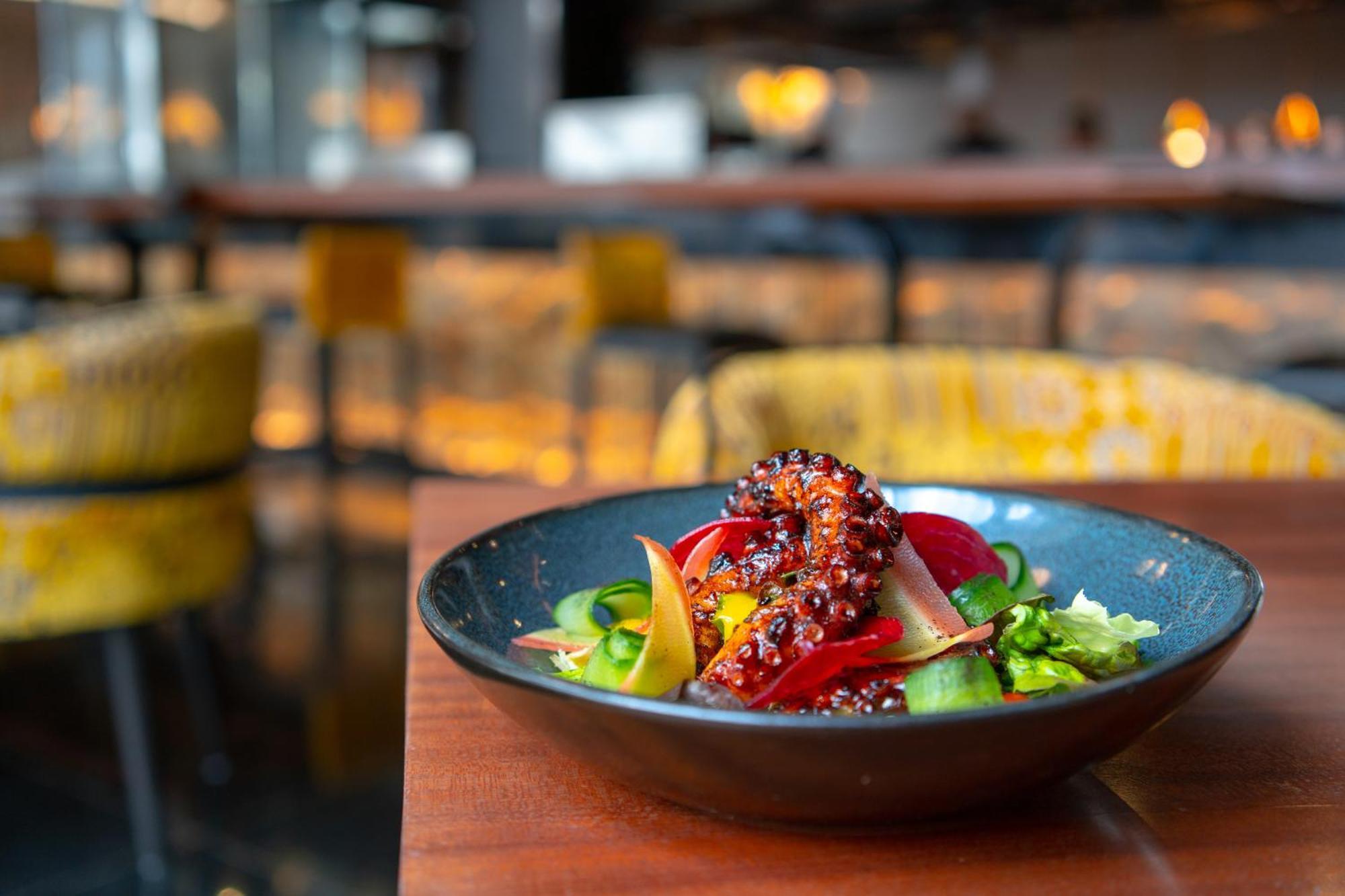 Moevenpick Hotel Du Lac תוניס מראה חיצוני תמונה Octopus salad